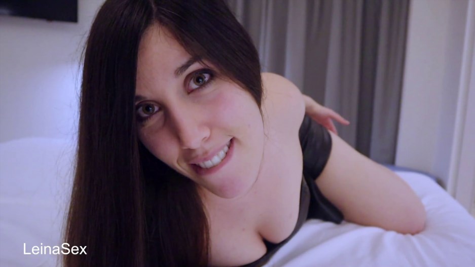 Leina Sex – Tu Madrastra Te Masturba Antes De Dormir
